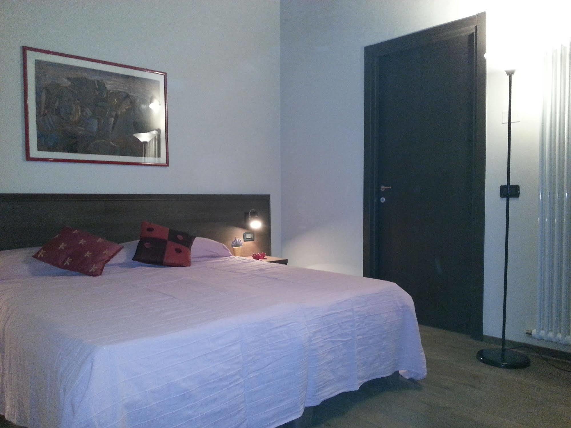 Hotel Hyknusa Reggio Emilia Exterior photo